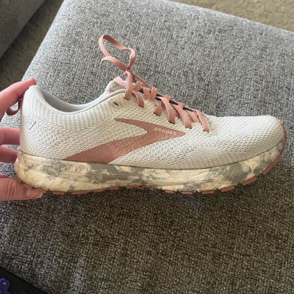 Brooks Revel 4